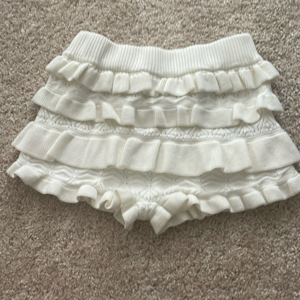 edikted ruffled knitted cream shorts